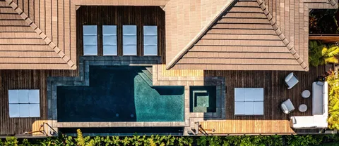 a view of entryway with a front door