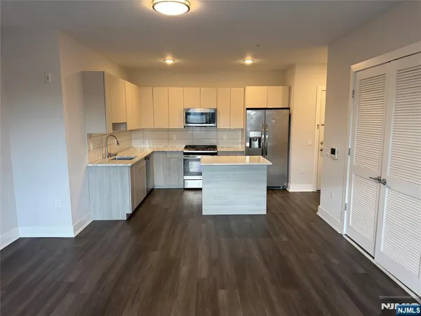 $2,775 | 2301 Lemoine Avenue, Unit 502, Fort Lee, NJ 07024