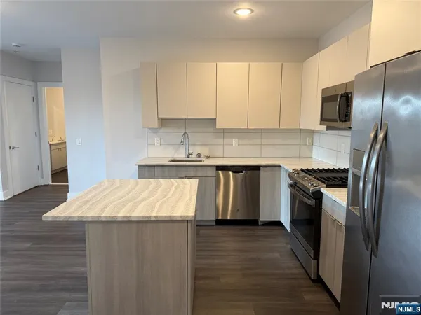$2,775 | 2301 Lemoine Avenue, Unit 502, Fort Lee, NJ 07024