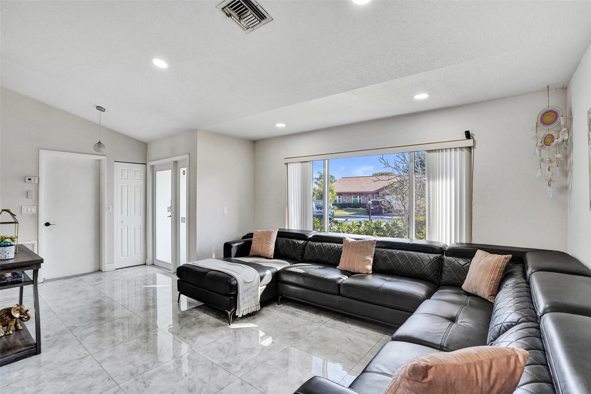 7909 Northwest 19th Street Margate, FL 33063 - Photo 5 of 33 Photo 5