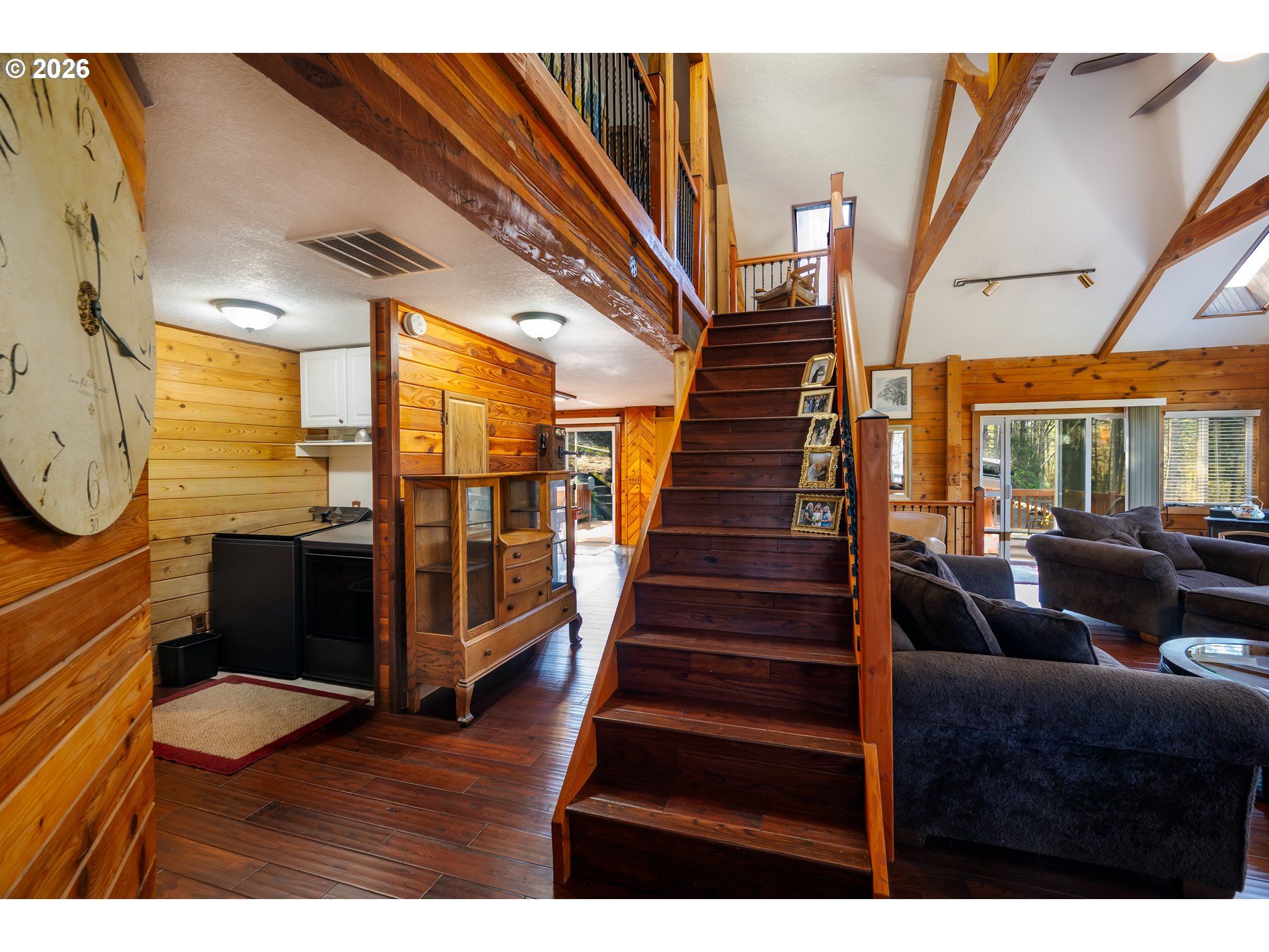 5278 Pearson Road Southeast Turner, OR 97392 - Photo 33 of 48 a view of an entryway with wooden floor