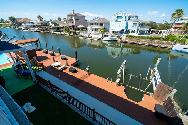 $1,250,000 | 214 Bayview Drive, City by the Sea, TX 78336