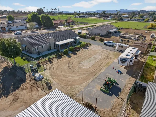 a view of a yard with plants and trees