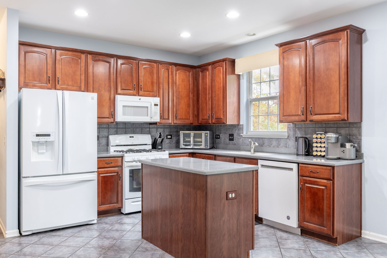 2566 Rourke Drive Aurora, IL 60503 - Photo 2 of 33