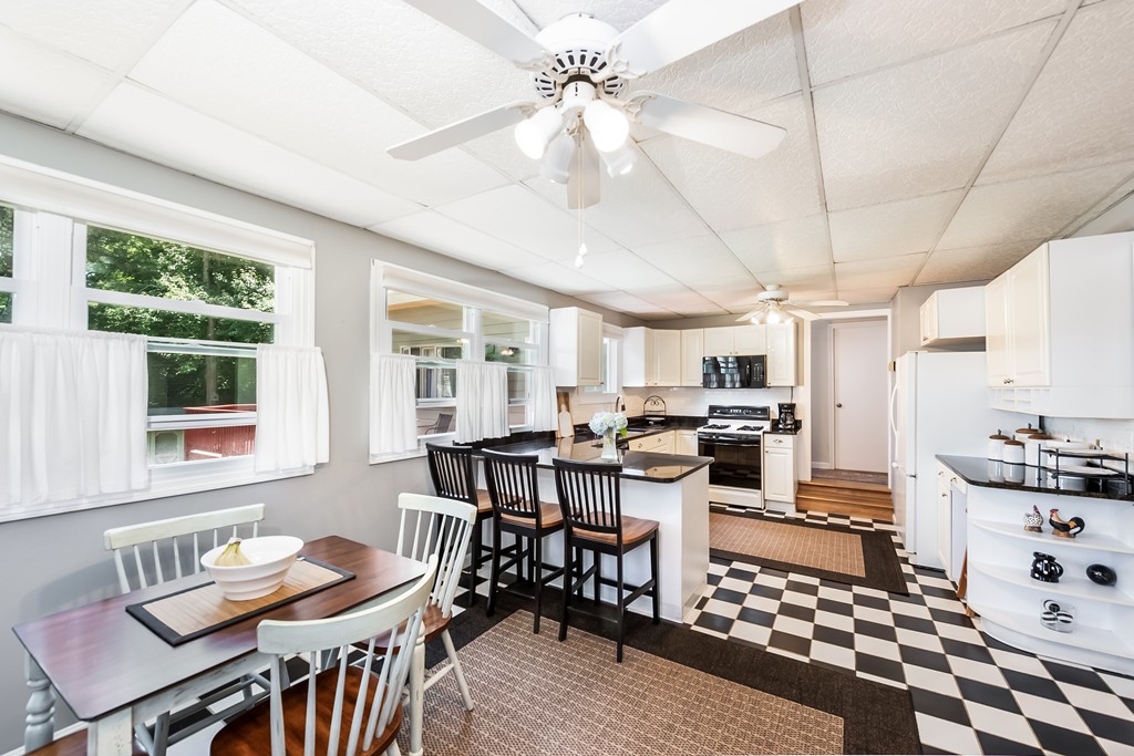 28 Birch Road Hamilton, MA 01982 - Photo 5 of 14 Gallery Image 5
