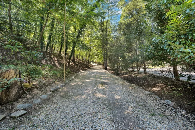 $1,099,000 | 644 A Bread And Cheese Hollow Road, Northport, NY 11768