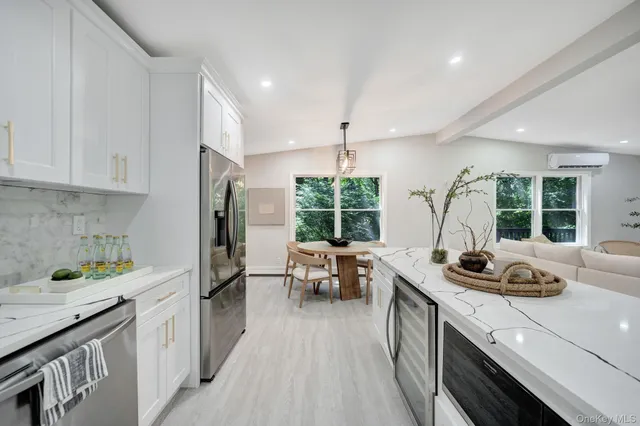 $1,099,000 | 644 A Bread And Cheese Hollow Road, Northport, NY 11768