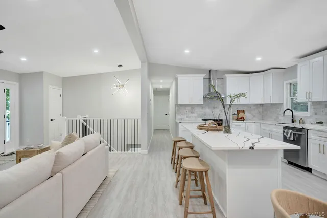 $1,099,000 | 644 A Bread And Cheese Hollow Road, Northport, NY 11768