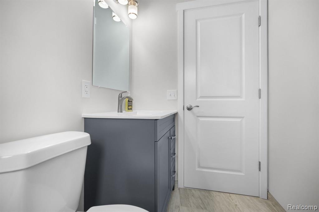7335 Elms Road Flushing, MI 48433 - Photo 13 of 17