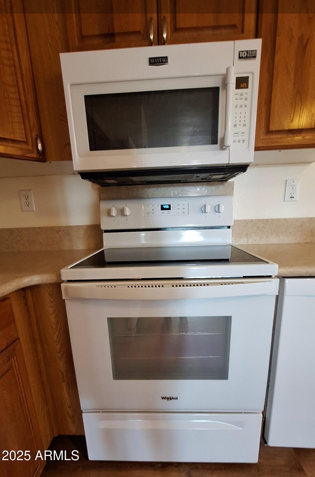 9351 East 28th Street East, Unit 212 Yuma, AZ 85365 - Photo 18 of 54 a stove top oven sitting inside of a kitchen