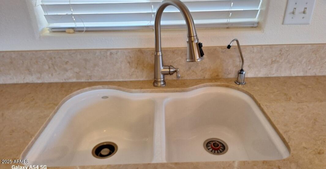 9351 East 28th Street East, Unit 212 Yuma, AZ 85365 - Photo 22 of 54 a bathroom with a tub