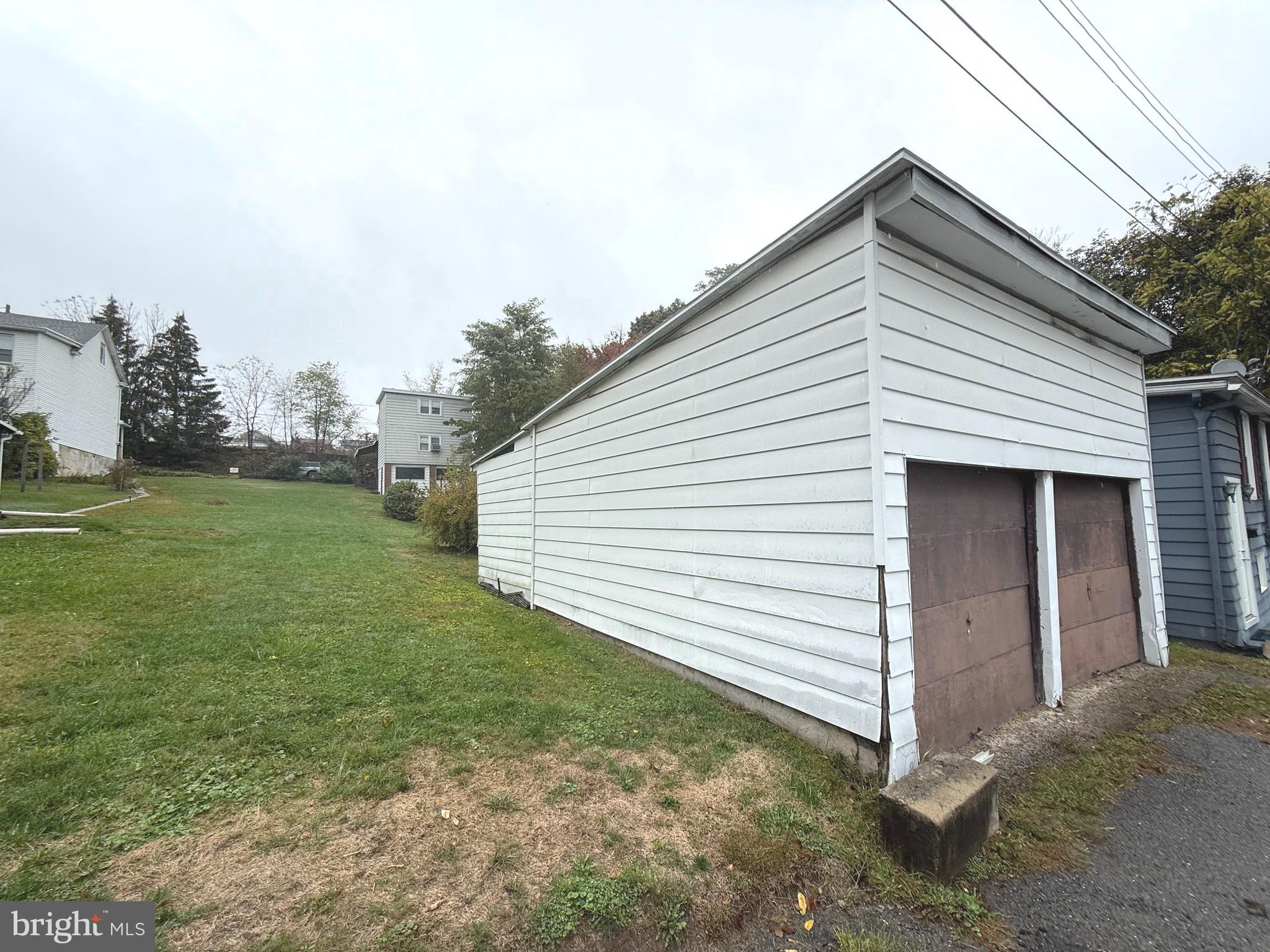 446 Biddle Street Tamaqua, PA 18252 - Photo 4 of 22
