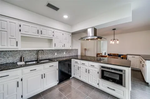 $550,000 | 206 Edgewood Drive, Highland Village, TX 75077