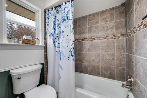 $550,000 | 206 Edgewood Drive, Highland Village, TX 75077