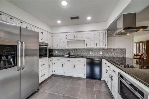 $550,000 | 206 Edgewood Drive, Highland Village, TX 75077