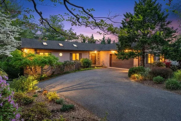 $479,000 | 2606 Oak Hill Lane Southwest, Roanoke, VA 24015