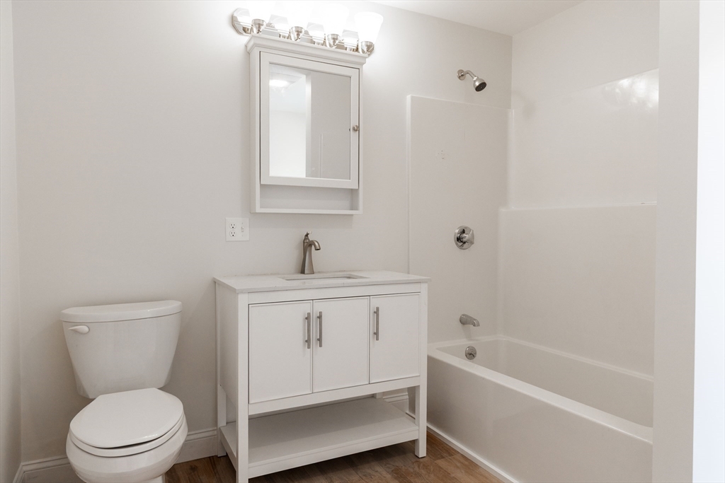 71 Friend Street, Unit 2 Gloucester, MA 01930 - Photo 3 of 18