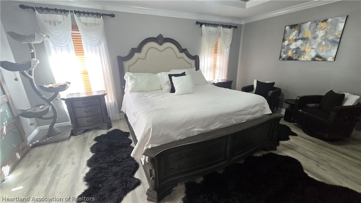 808 Spring Lake Boulevard Sebring, FL 33876 - Photo 12 of 38 a bedroom with a bed and wooden floor