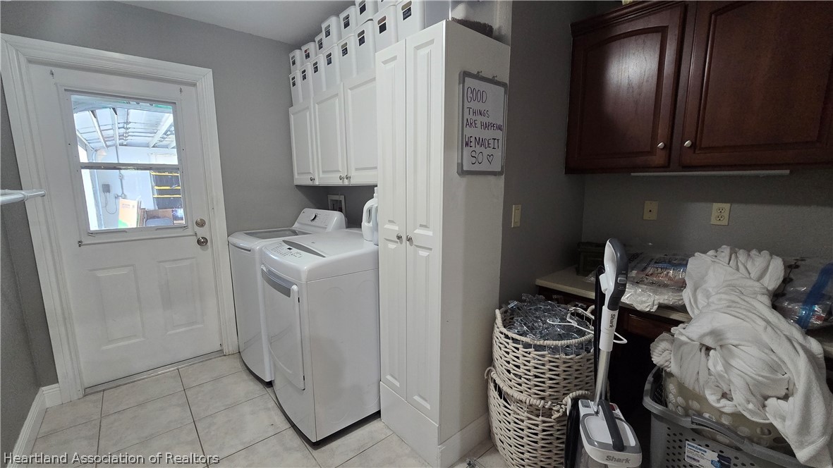 808 Spring Lake Boulevard Sebring, FL 33876 - Photo 19 of 38 a utility room with dryer and washer