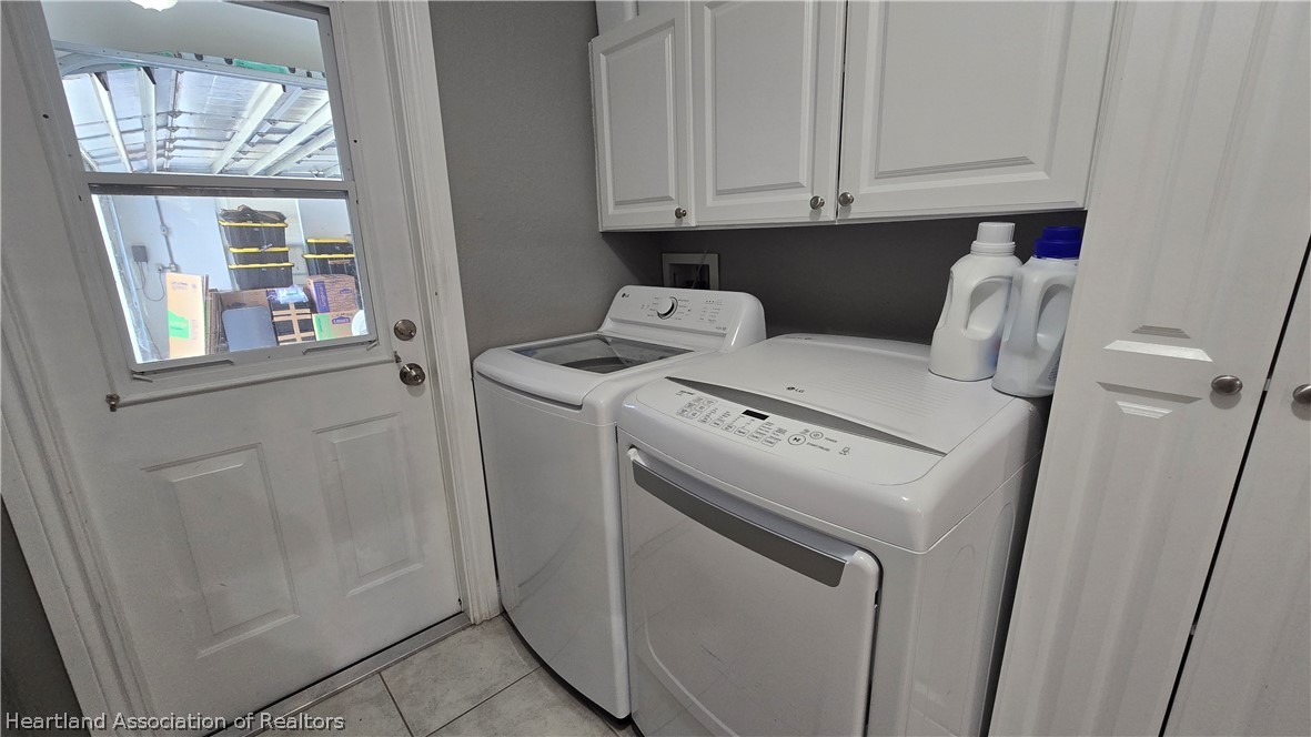 808 Spring Lake Boulevard Sebring, FL 33876 - Photo 20 of 38 a utility room with dryer and washer