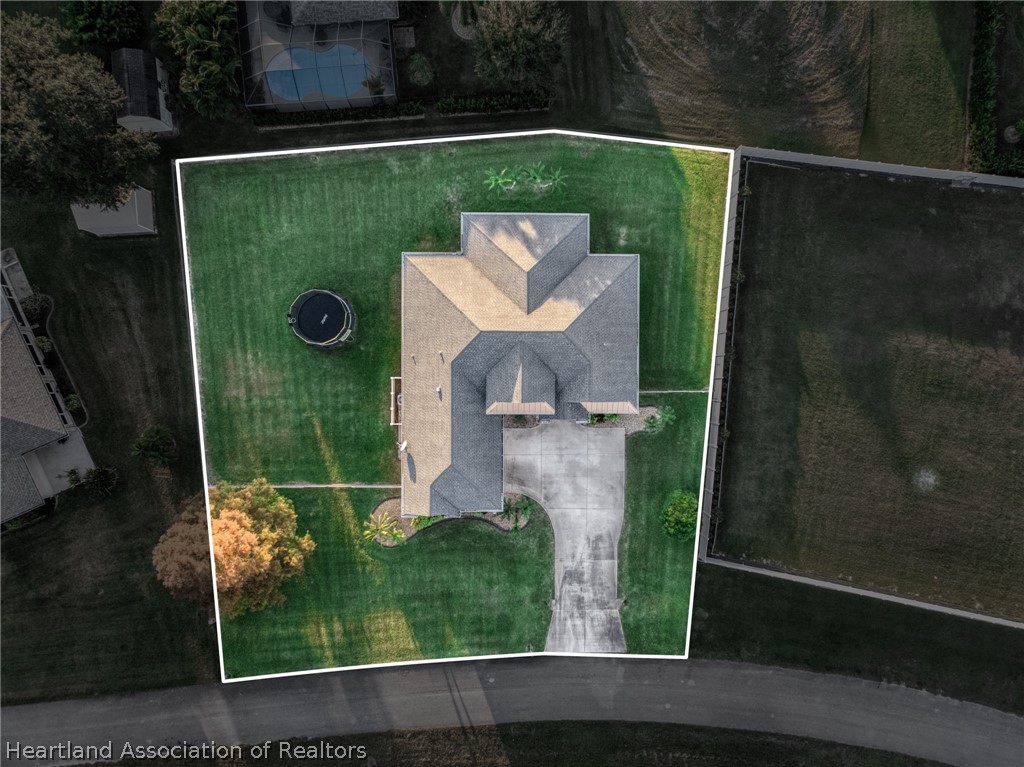 808 Spring Lake Boulevard Sebring, FL 33876 - Photo 2 of 38 an aerial view of a house having yard