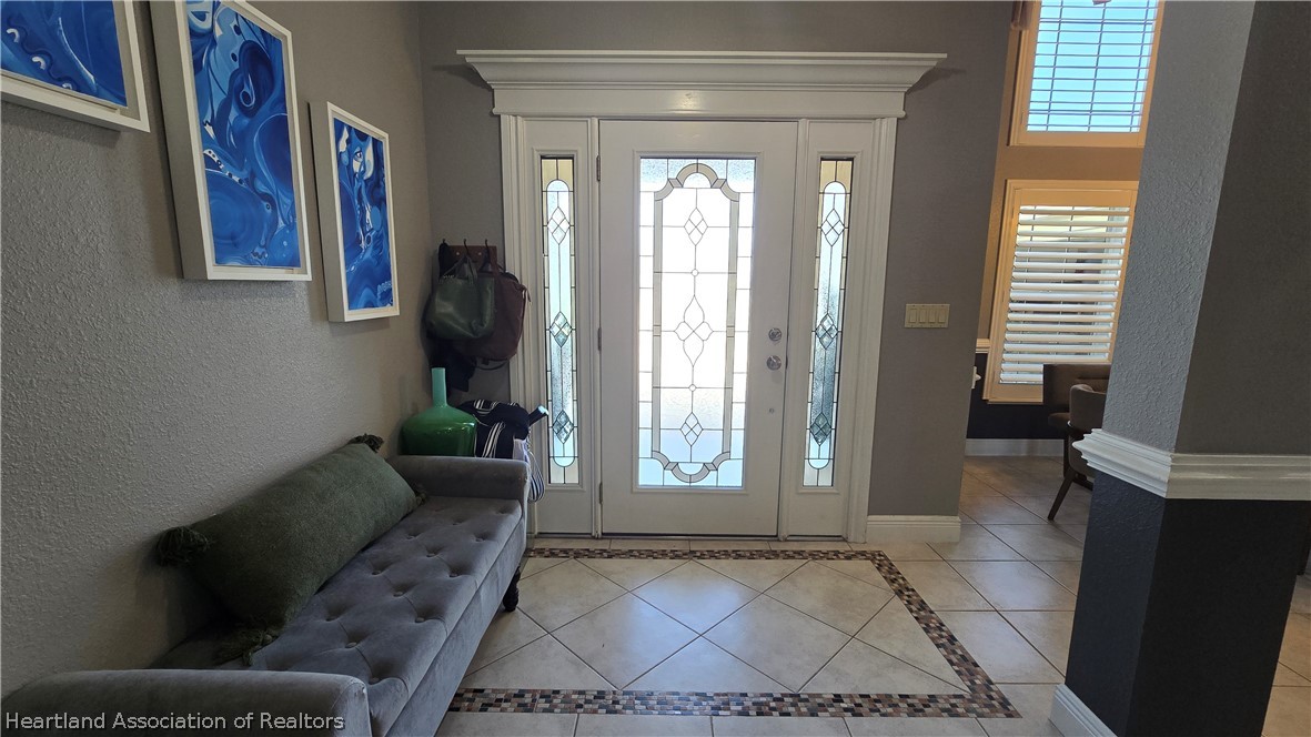 808 Spring Lake Boulevard Sebring, FL 33876 - Photo 26 of 38 a living room with furniture and a window