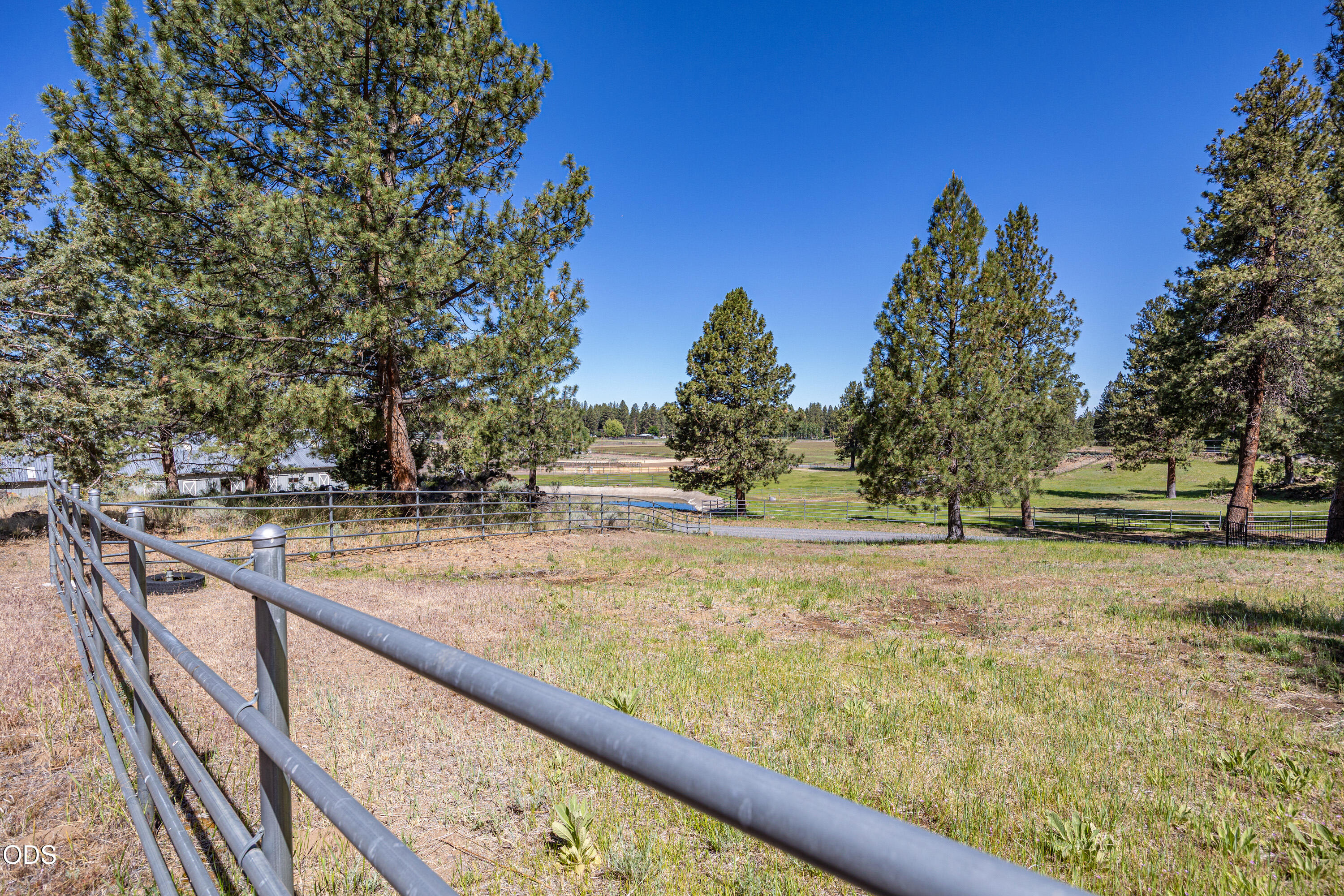 60266 Tekampe Road Bend, OR 97702 - Photo 43 of 56