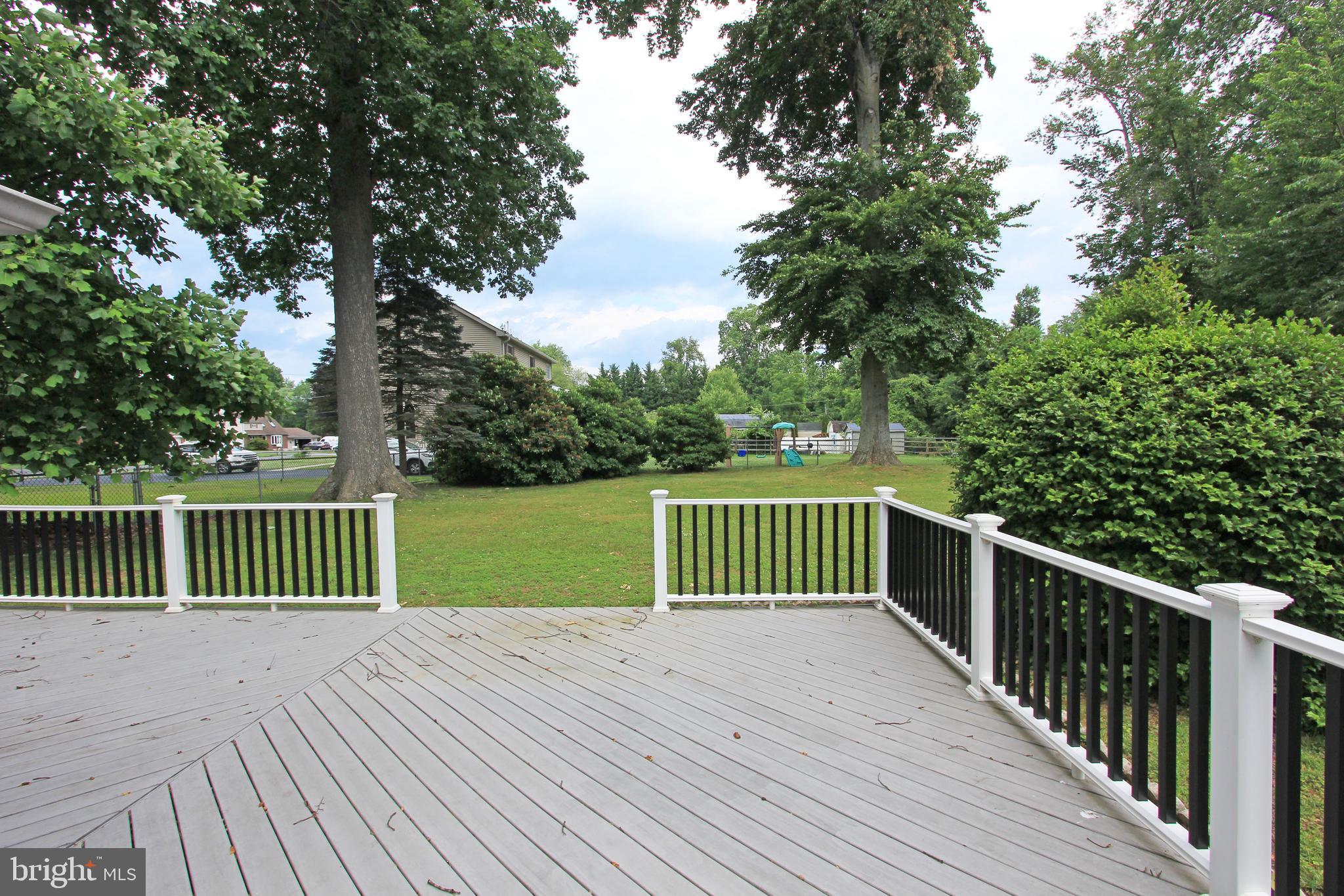 513 Cherry Tree Road Aston, PA 19014 - Photo 5 of 17 Deck