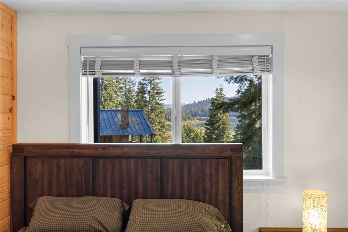 7670 Hyatt Prairie Road Ashland, OR 97520 - Photo 19 of 49 Bedroom 1 close-up of view