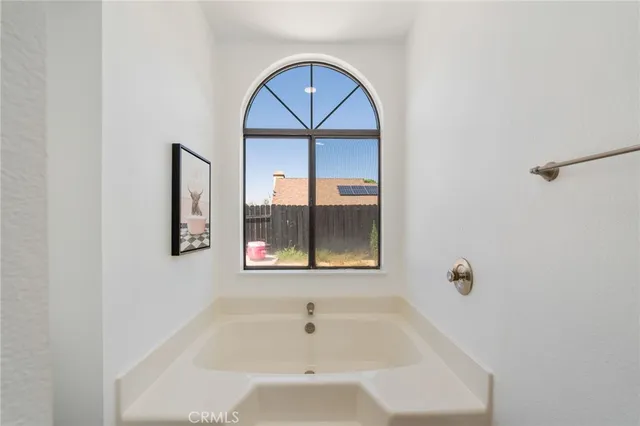 $3,500 | 4225 Saddleback Road, Palmdale, CA 93552