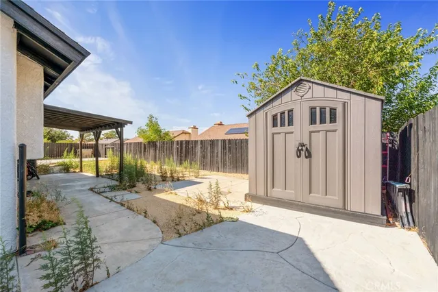 $3,500 | 4225 Saddleback Road, Palmdale, CA 93552