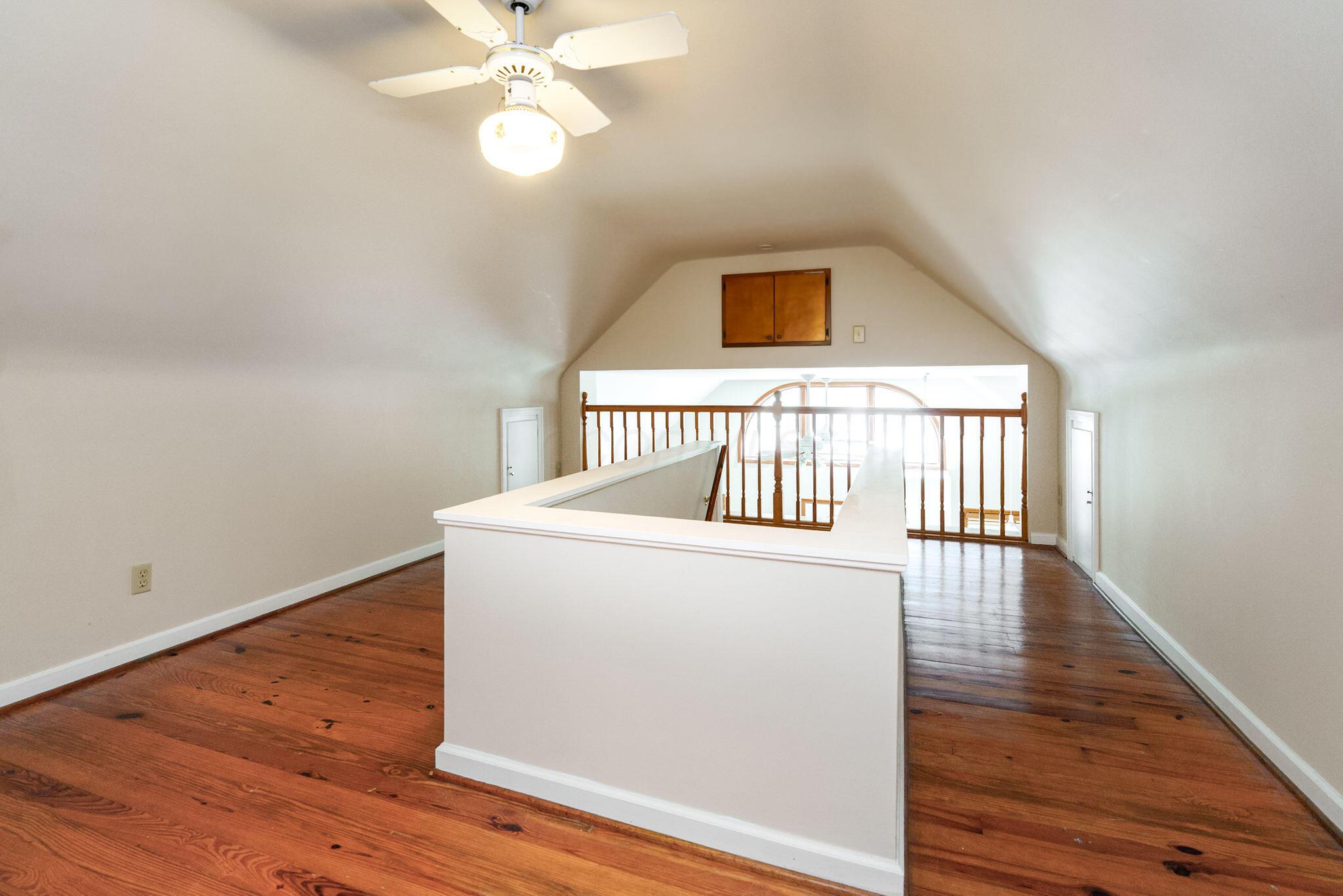 908 Vernon Road Columbus, OH 43209 - Photo 28 of 36 loft area