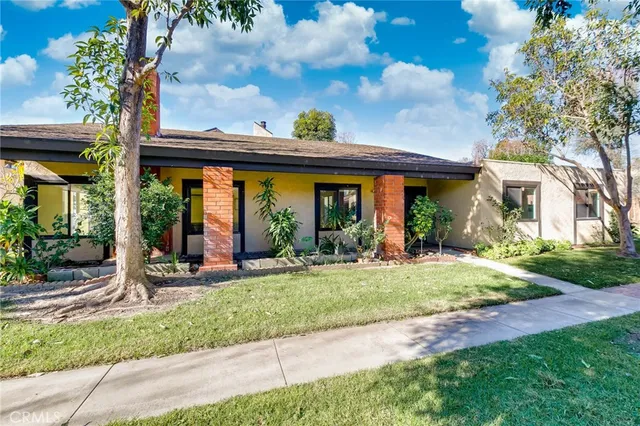 $825,000 | 1709 Park Glen Circle, Unit D, Santa Ana, CA 92706