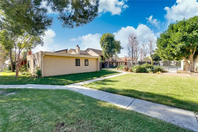 $825,000 | 1709 Park Glen Circle, Unit D, Santa Ana, CA 92706
