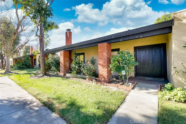 $825,000 | 1709 Park Glen Circle, Unit D, Santa Ana, CA 92706