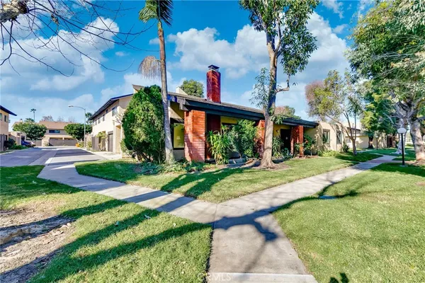 $799,900 | 1709 Park Glen Circle, Unit D, Santa Ana, CA 92706