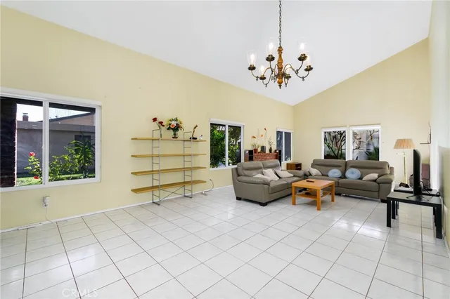 $825,000 | 1709 Park Glen Circle, Unit D, Santa Ana, CA 92706