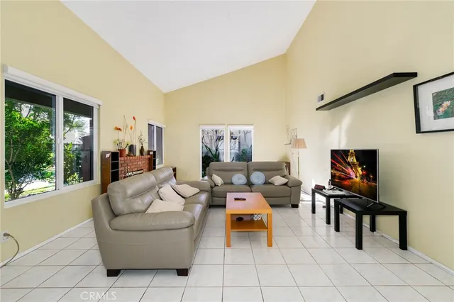 $825,000 | 1709 Park Glen Circle, Unit D, Santa Ana, CA 92706