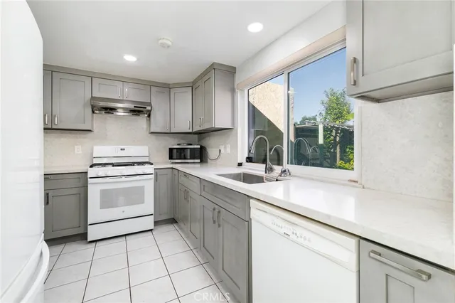 $825,000 | 1709 Park Glen Circle, Unit D, Santa Ana, CA 92706