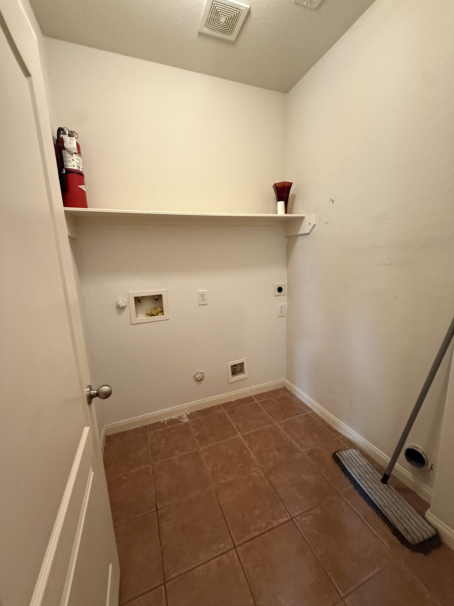 9429 Lambright Road Houston, TX 77075 - Photo 23 of 40 To the left is the laundry room in house. It has fit two large LG washers and dryer machines comfortably.
