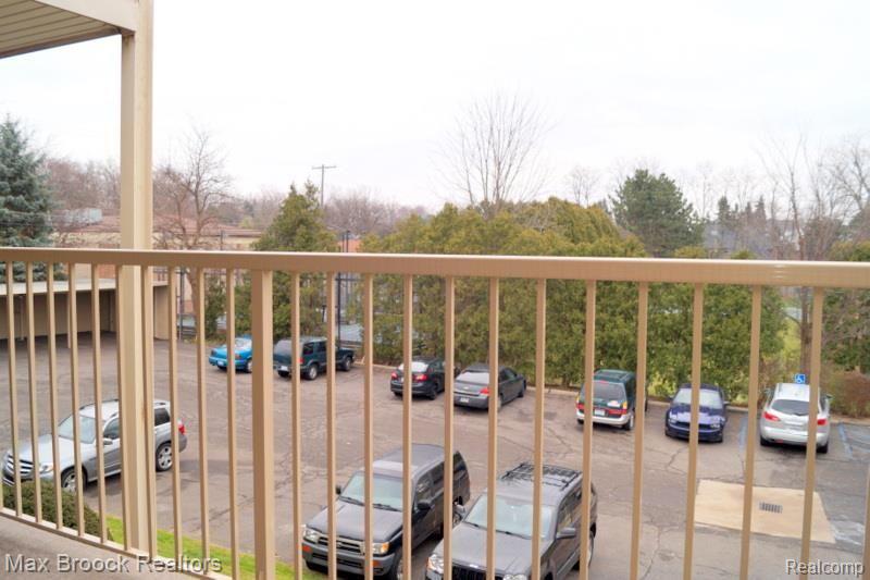 4045 West Maple Road, Unit 203 Bloomfield Hills, MI 48301 - Photo 7 of 25 06.jpg