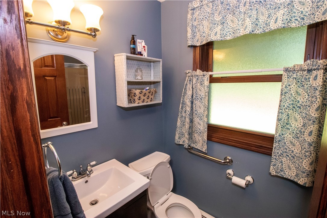 5480 Lockwood Road Madison, OH 44057 - Photo 11 of 30 Full bathroom on main level