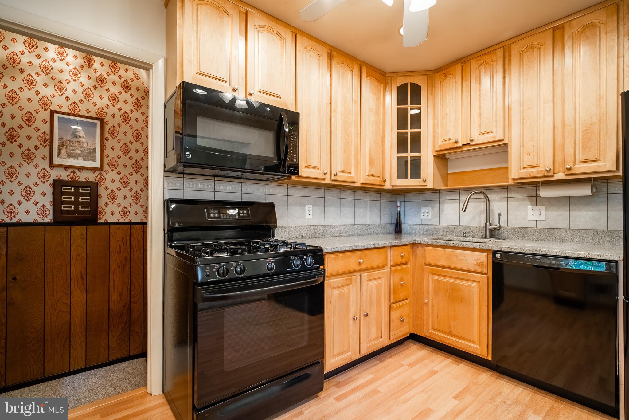 239 Hannes Street Silver Spring, MD 20901 - Photo 5 of 39