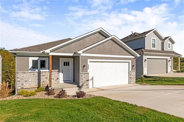 $429,900 | 522 Northwest 110th Street, Kansas City, MO 64155