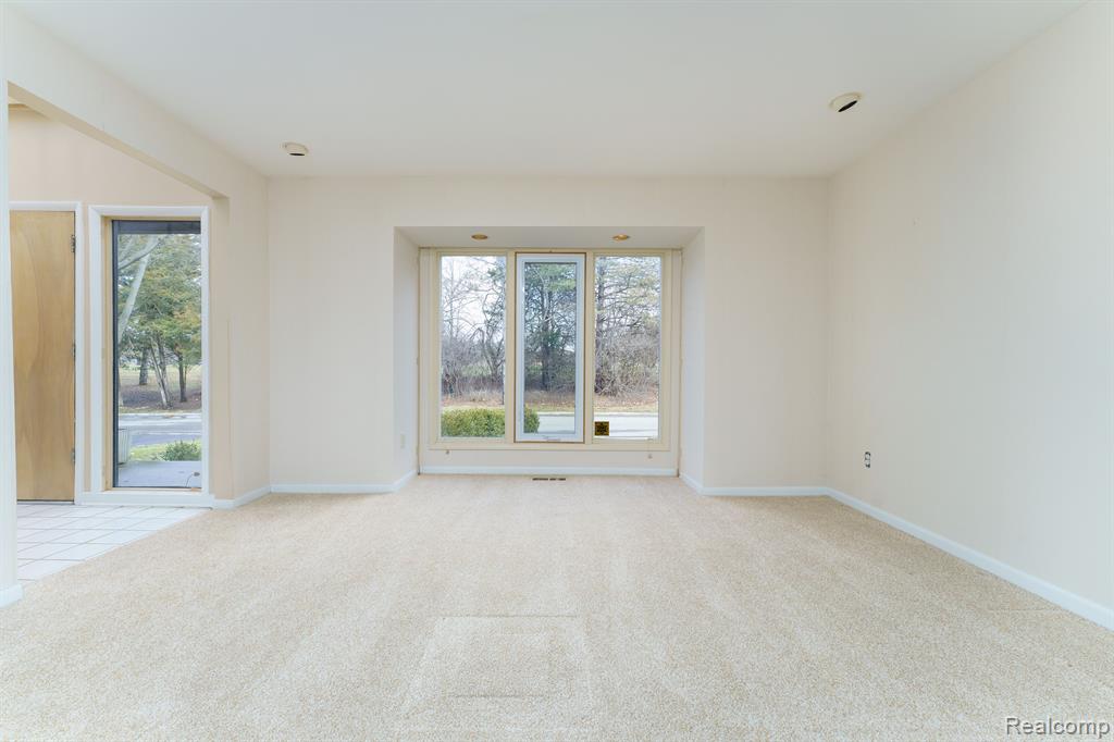 5540 Ridgewood Road West Bloomfield, MI 48322 - Photo 12 of 38