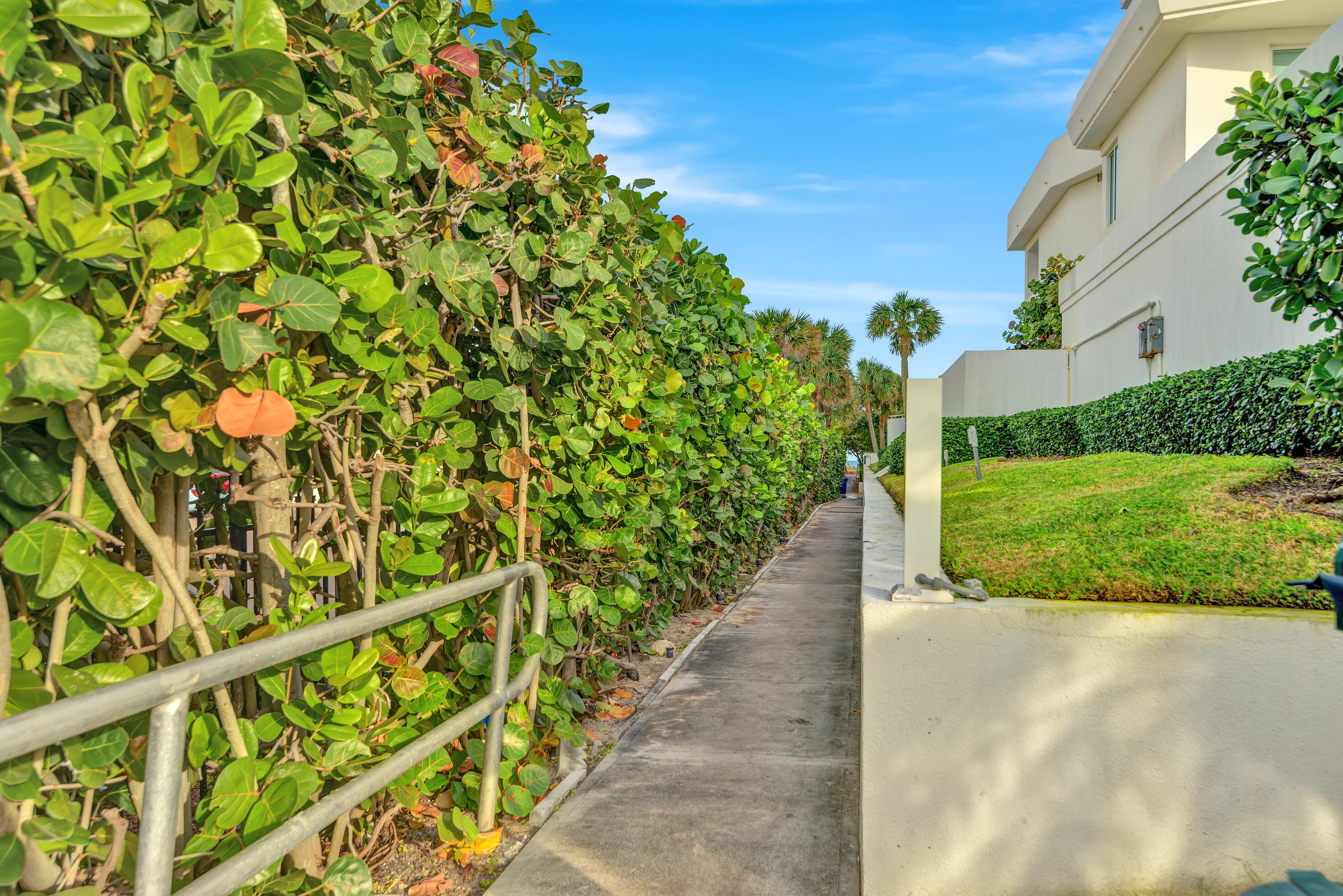 2501 South Ocean Boulevard, Unit 1020 Boca Raton, FL 33432 - Photo 11 of 33 BocaRatonStudio 32