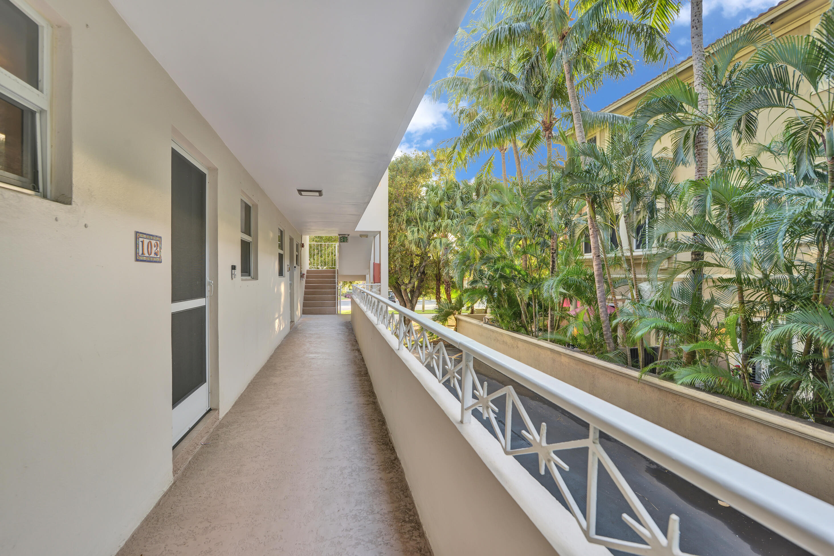 2501 South Ocean Boulevard, Unit 1020 Boca Raton, FL 33432 - Photo 13 of 33 @BocaRatonStudio 53