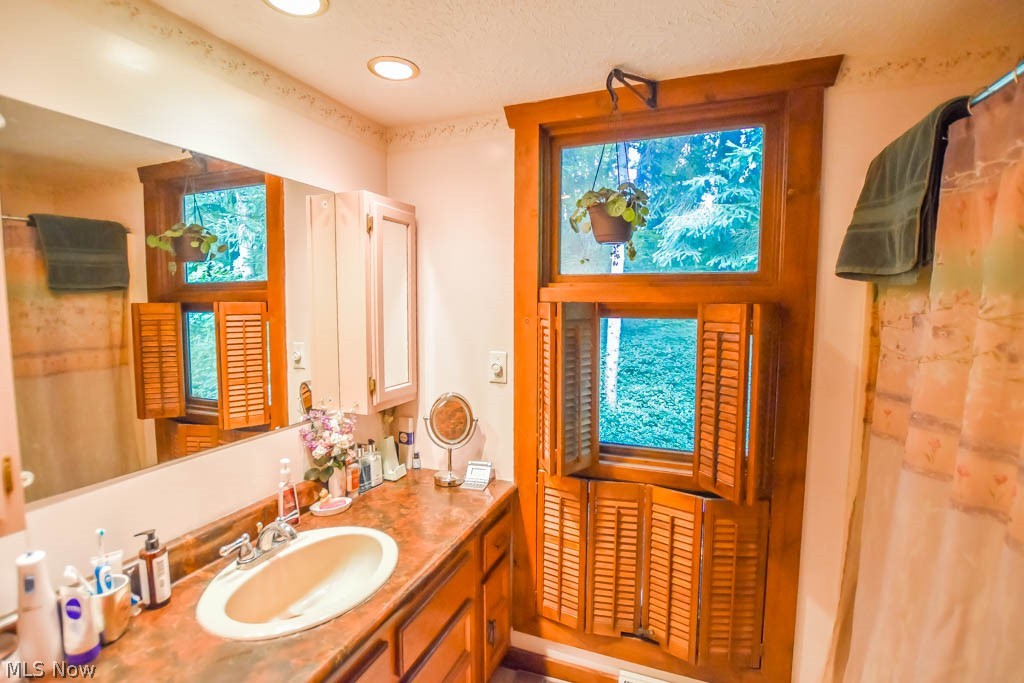 2525 Saxe Road Mogadore, OH 44260 - Photo 15 of 33 Full Bath