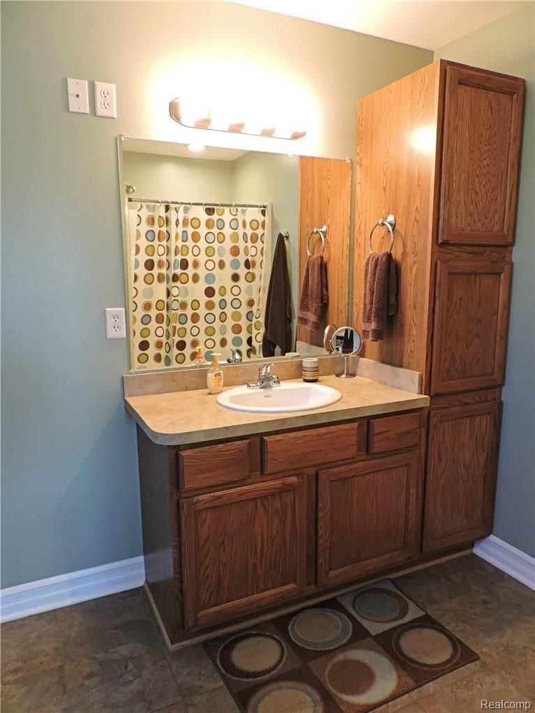 5420 East Carpenter Road Flint, MI 48506 - Photo 28 of 48 DSCN1565.JPG