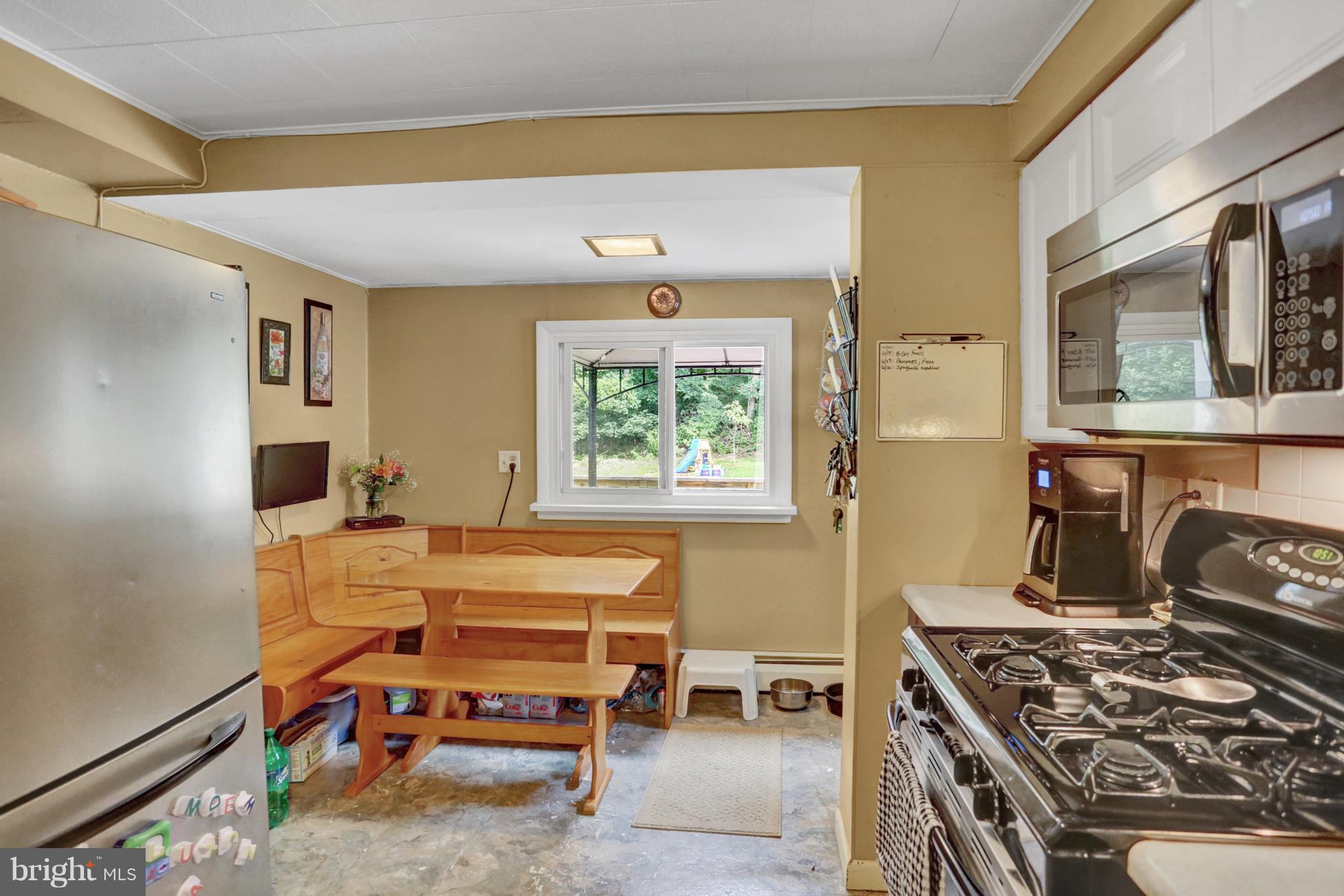 2704 Paper Mill Road Phoenix, MD 21131 - Photo 8 of 27 Living Room